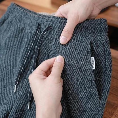[Pague 2, Leve 4] Calça Tuesday Masculina em Algodão, Poliéster e Malha Texturizada de Caimento Reto com Cós Elástico e Cordão Trançado